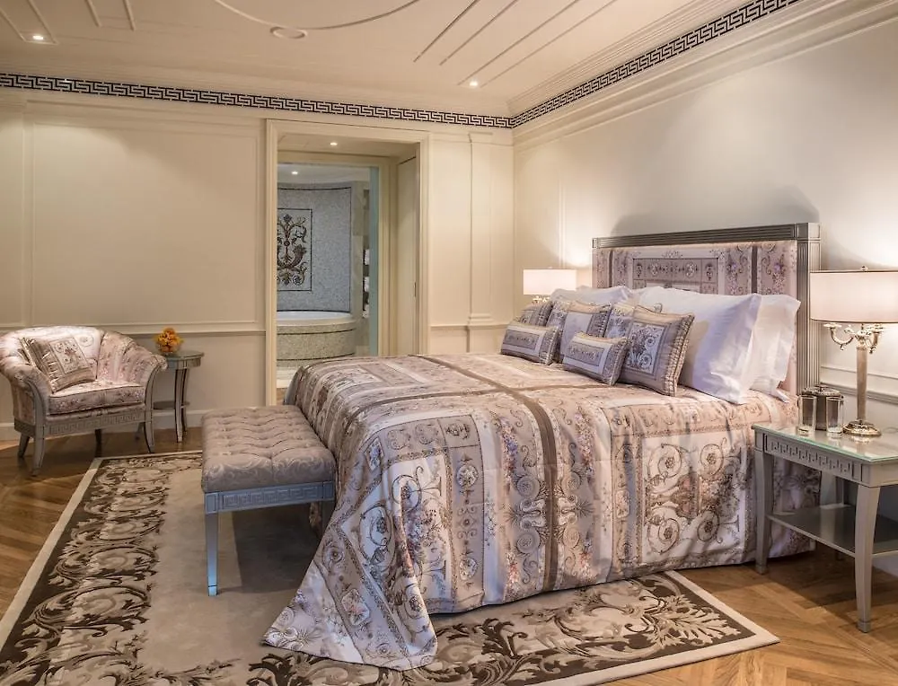 Palazzo Versace Dubai 5*,